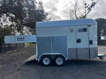 New vs used horse floats Australia - What you should go for